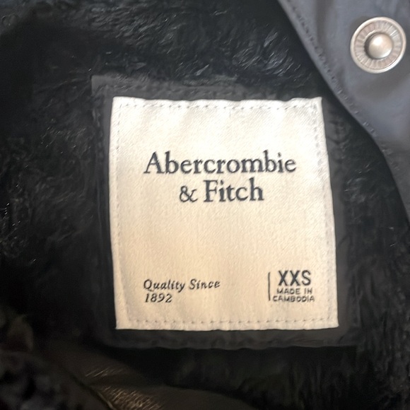 Abercrombie and Fitch Asymmetrical button Fleece - Picture 2 of 3